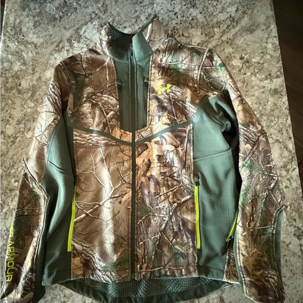 Under Armour Men's Performance Camo hunting Jacket - Green and Brown